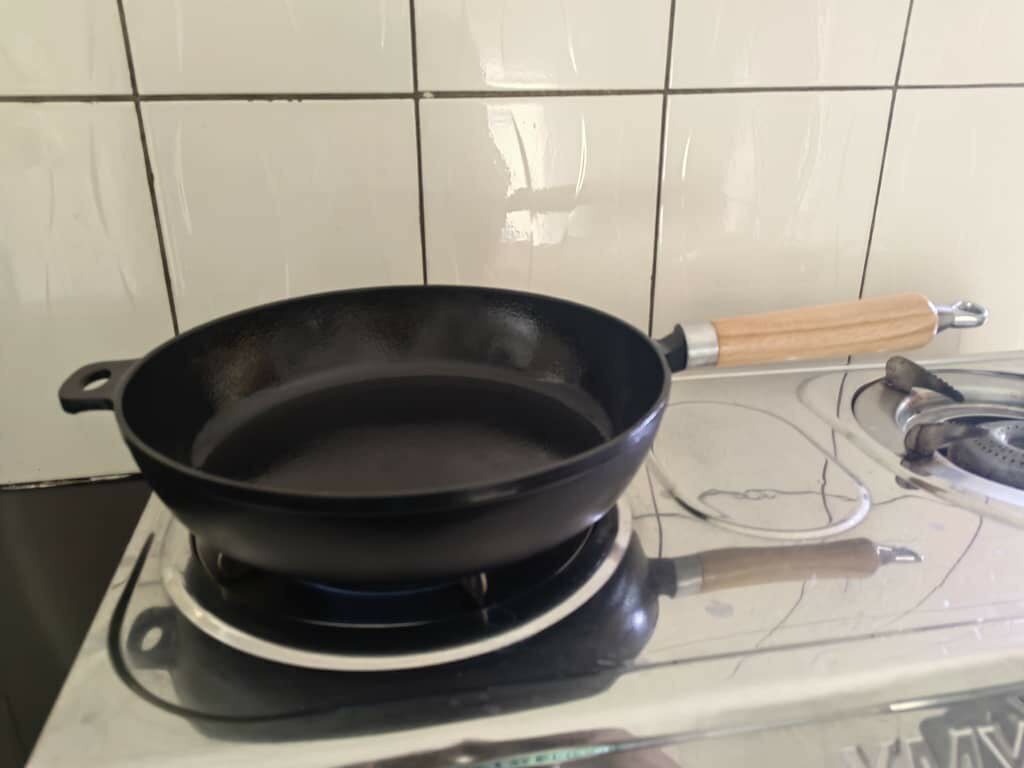 31 cm Cast Iron Pan