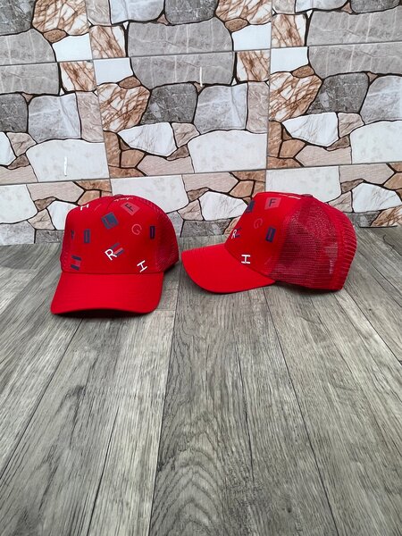 Casquette rouge stylée unisexe
