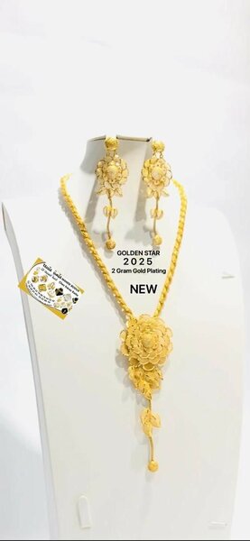 Parure dorée élégante 2025