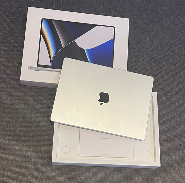 2021 MacBook Pro 14inch M1 Pro Chip/16gig/512gig  Cycle cou