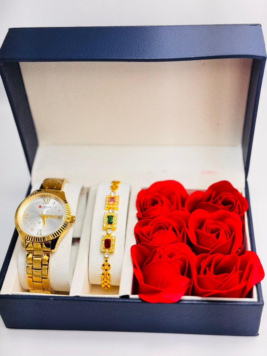 Montre et bracelet en or avec des roses