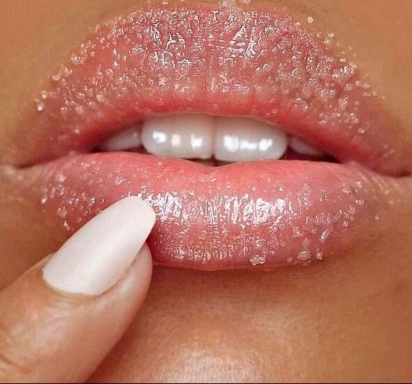 Gommage et crème lèvre rose