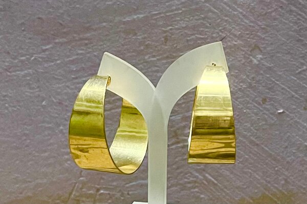 Boucles d'oreilles dorées élégantes