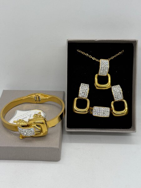 Ensemble de bijoux en plaqué or avec cristaux