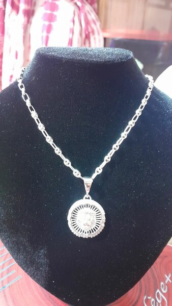 Collier élégant argenté