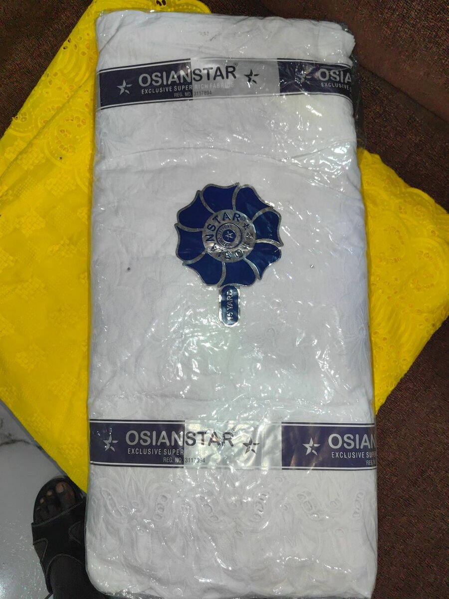 Tissu brodé Osian Star