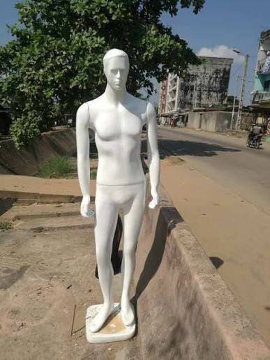 Mannequin de vitrine moderne