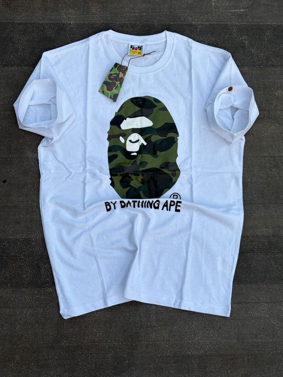 T-shirt graphique BAPE