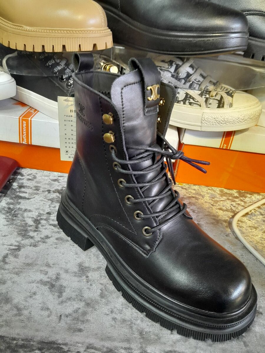 Айымдардын бут кийими