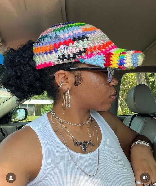 Casquette Colorée au Crochet