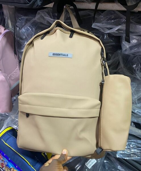 Sac à dos Essentials beige élégant