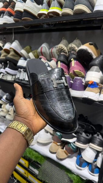 Chaussures mules en cuir noir pour hommes