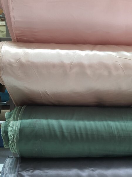 Tissu Satin Doux Rose