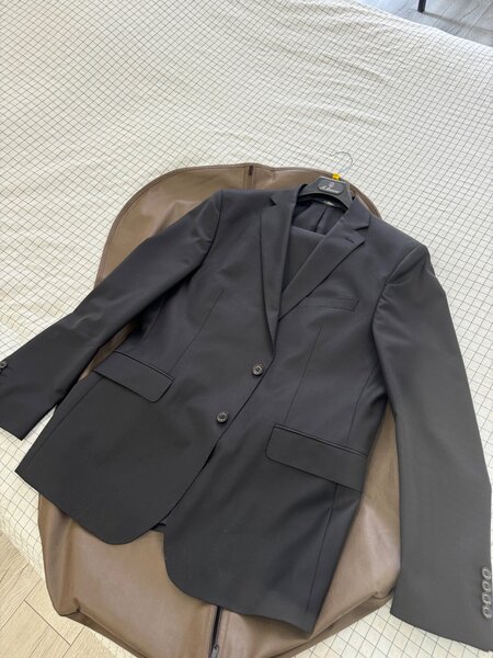 Продаю мужской костюм, брали в M.Manzoni Италия