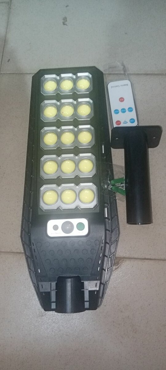 Lampe solaire LED extérieure