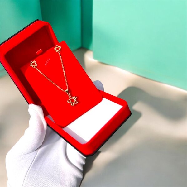 Ensemble collier et boucles d'oreilles