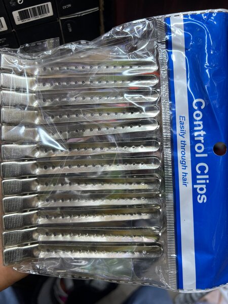 Pinces à cheveux métalliques