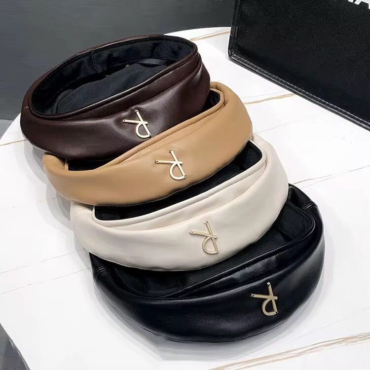 Bérets en cuir élégants
