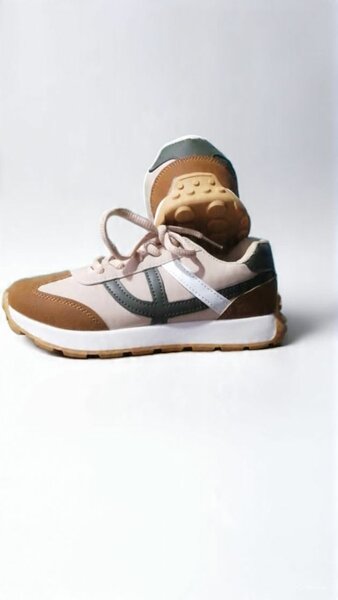 Chaussure de sport marron