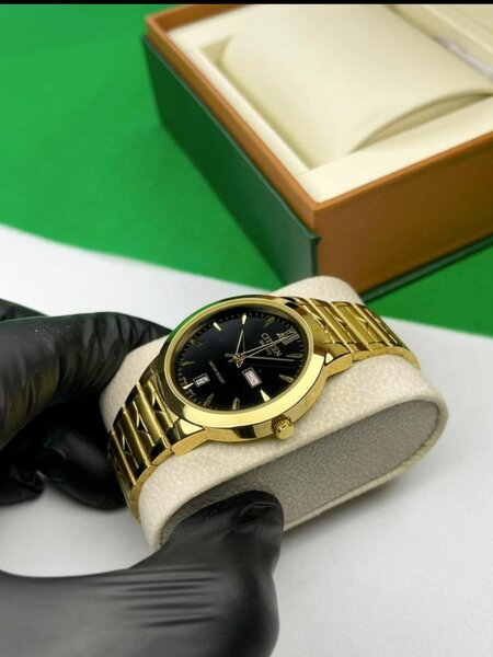 Montre Dorée Élégante Homme