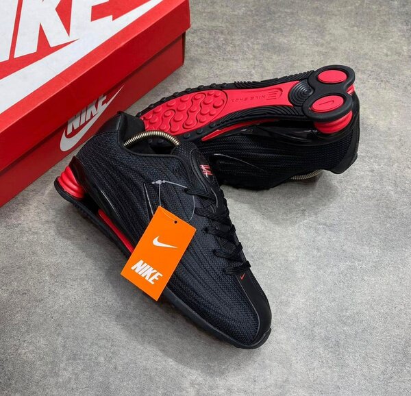 Nike Air Shox Noirs et Rouges