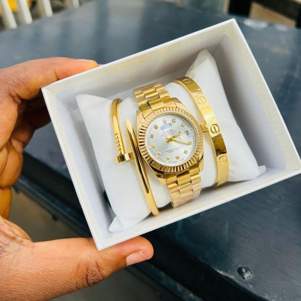 Ensemble Montre et Bijoux Doré