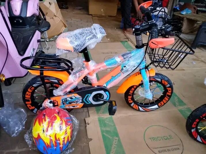 Vélo enfant avec casque