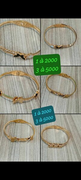 Bracelet doré avec papillons