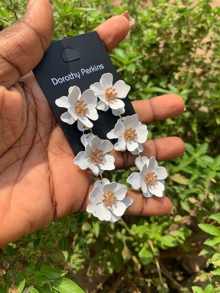 Floral earring (red, white,black)
