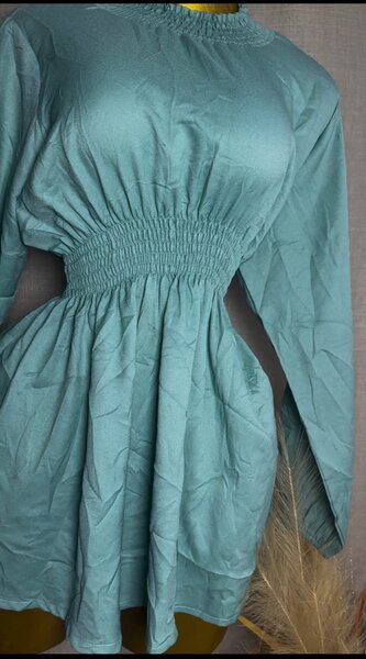 Robe verte fluide