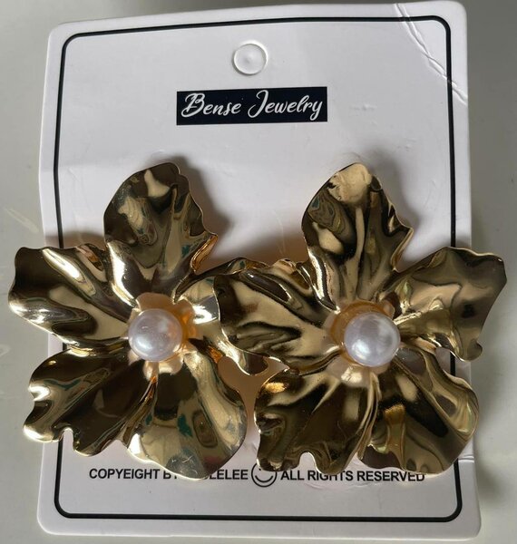 Boucles d'oreilles dorées élégantes