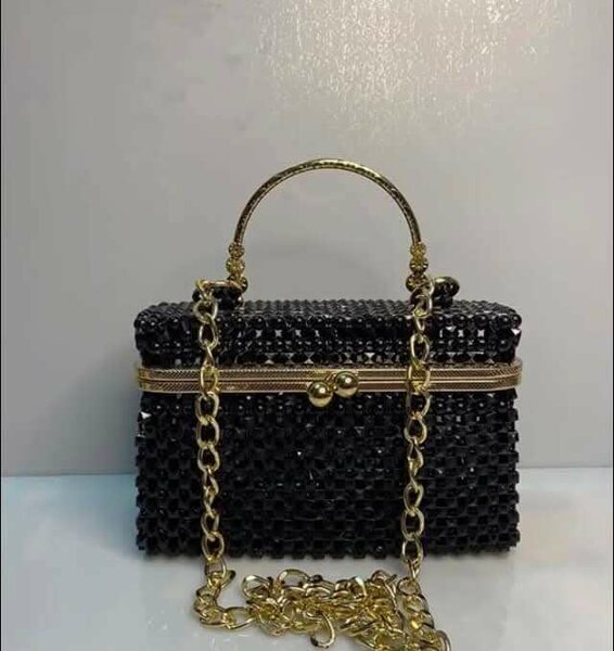 Sac à main perlé élégant