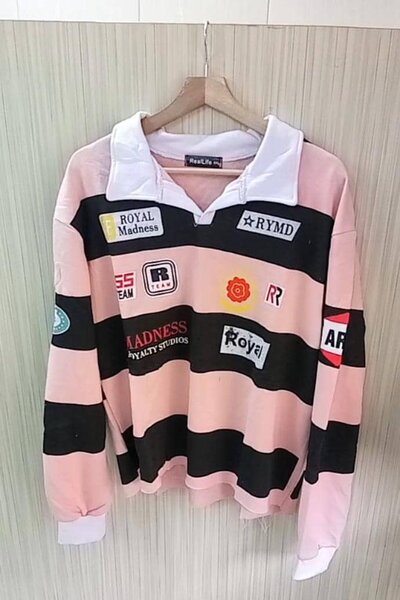 Sweat à rayures roses et noires