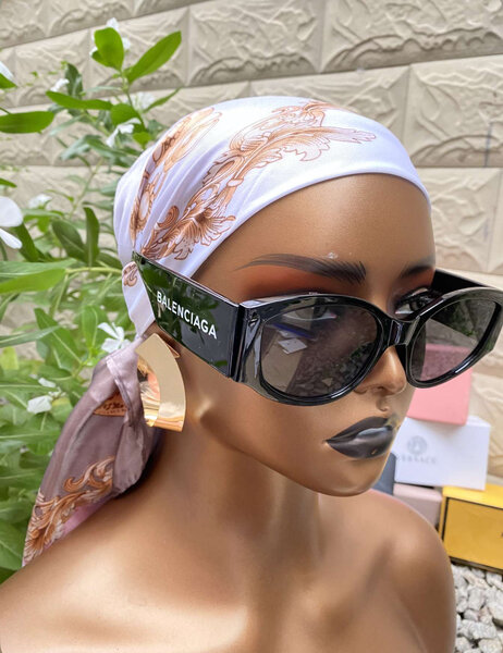 Lunettes de soleil stylisées