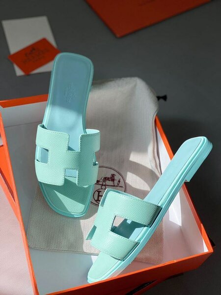 Sandales plates en caoutchouc