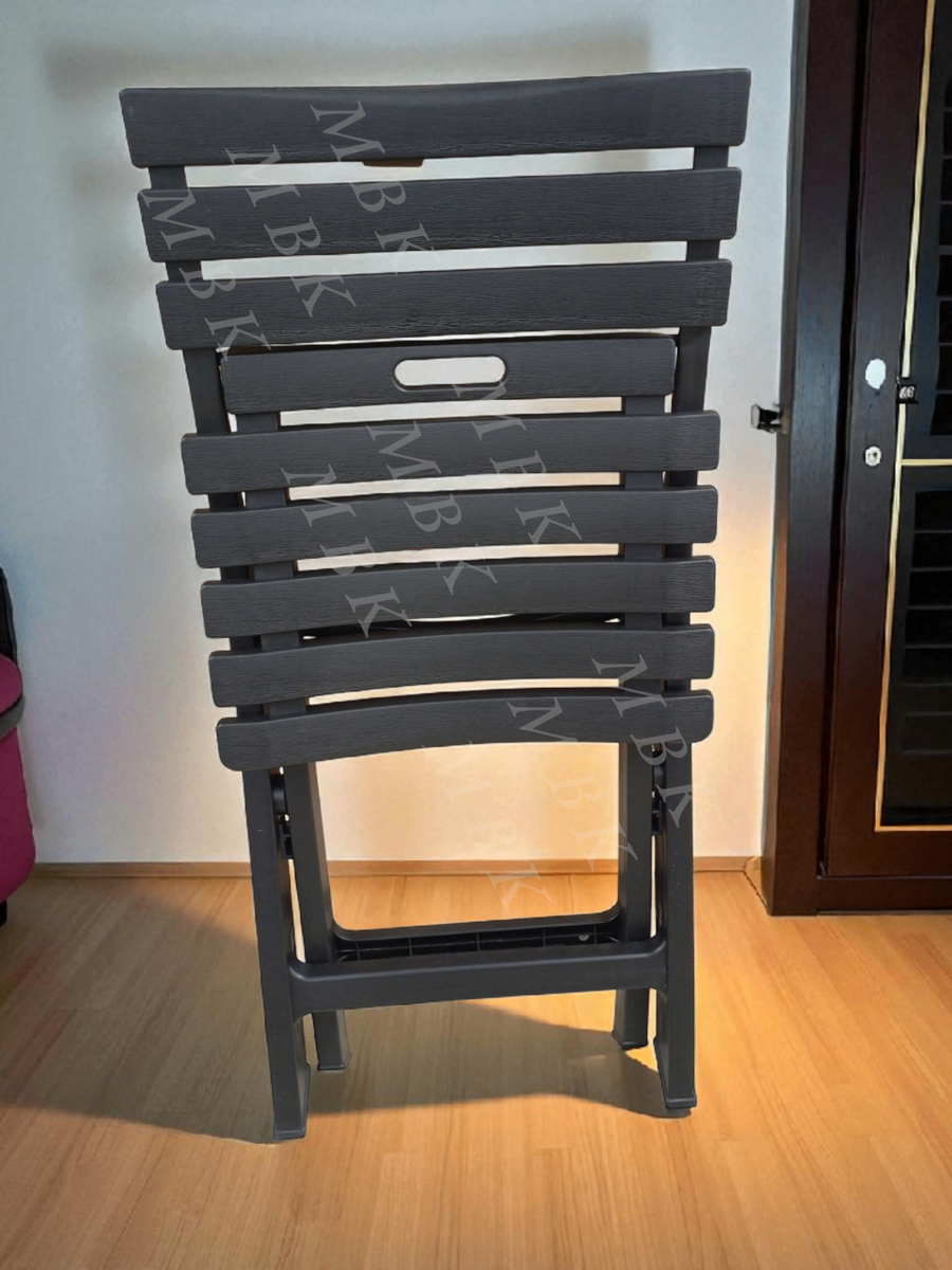 Chaise pliante noire élégante