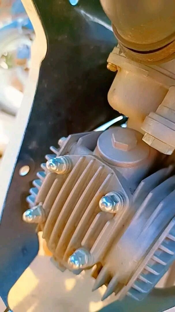 Moto sportive élégante noire