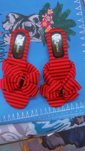 Sandales rouges élégantes