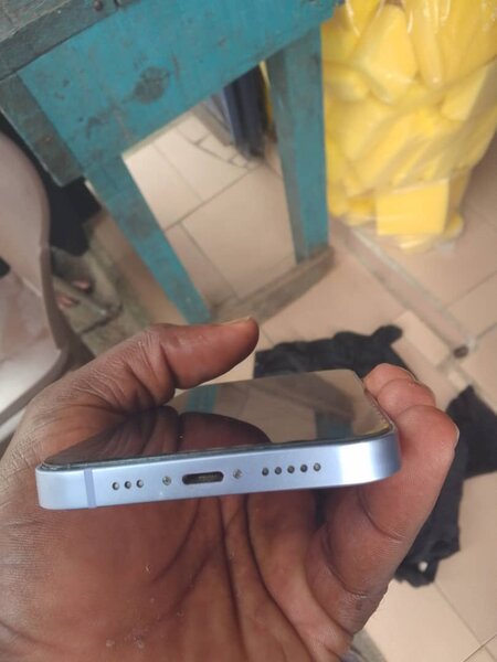 iPhone 12 64GB Bleu tou passe