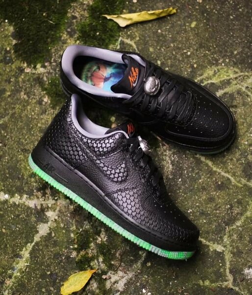 NIKE AIRFORCE BLACK REFLECTER