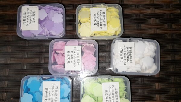 Savon en pétales parfumées