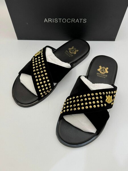 Quality and fashionable Aristocrats Slippers