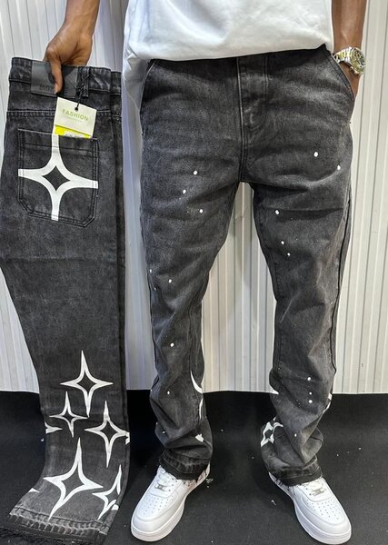 Jeans noir motifs modernes