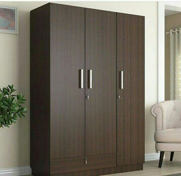 Armoire en bois 3 portes