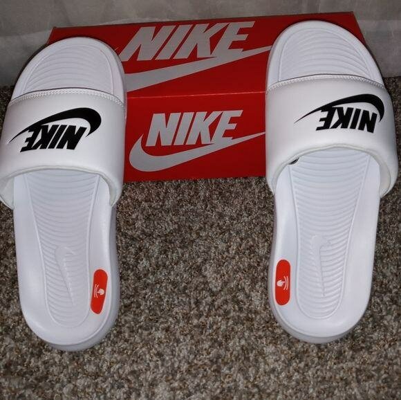 Nike Claquettes Blanches