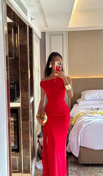 Robe longue rouge élégante