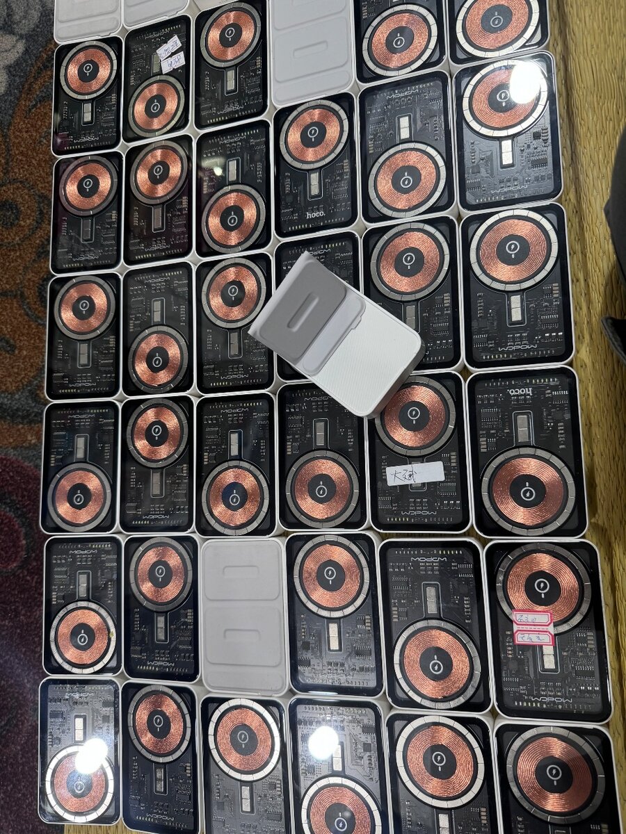 10,000 mah 22.5watt Wireless Mage Safe Power Bank