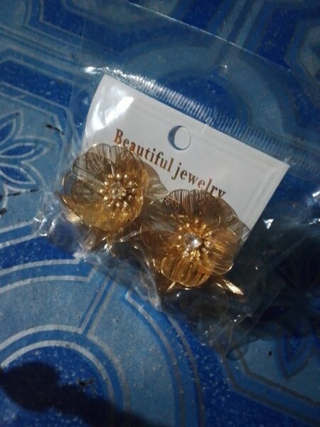 Boucles d'oreilles fleurs dorées