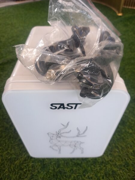 Mini fridge both refrigerator and warmer