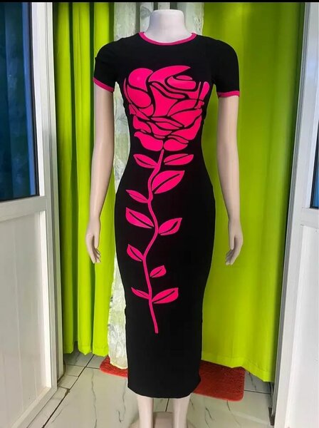 Robe moulante fleurie